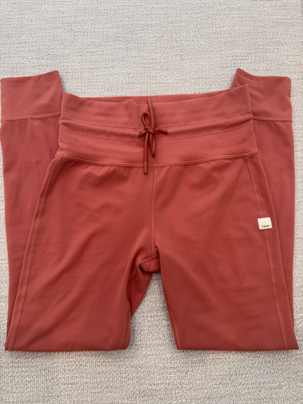 Vuori Women's Leggings in Rust/Terracotta Small